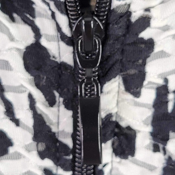 Chicos Travelers Womens Jacket Top Size 1 Medium Black White Full Zip - Picture 9 of 10